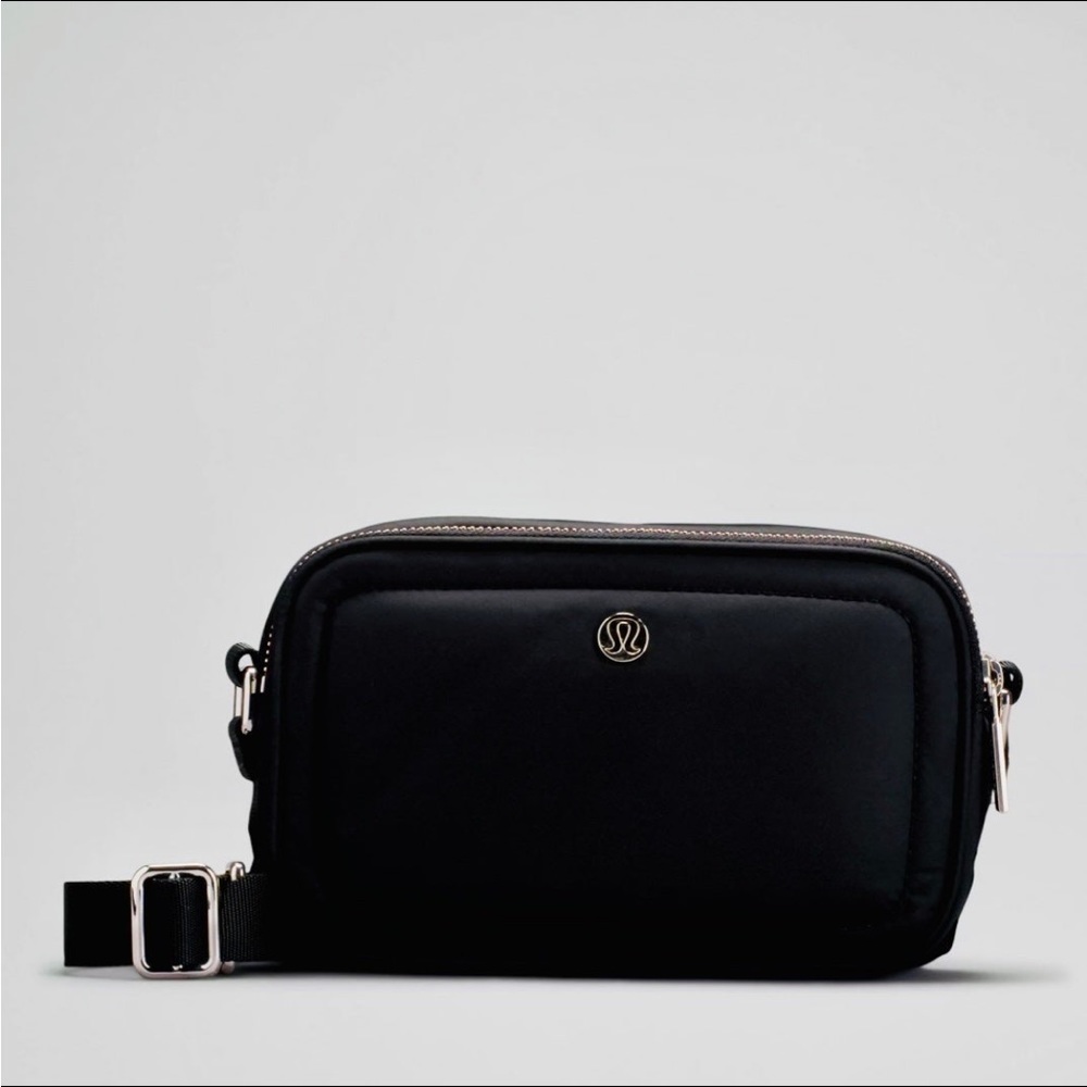 Lululemon Crossbody Camera Bag Black NWT
